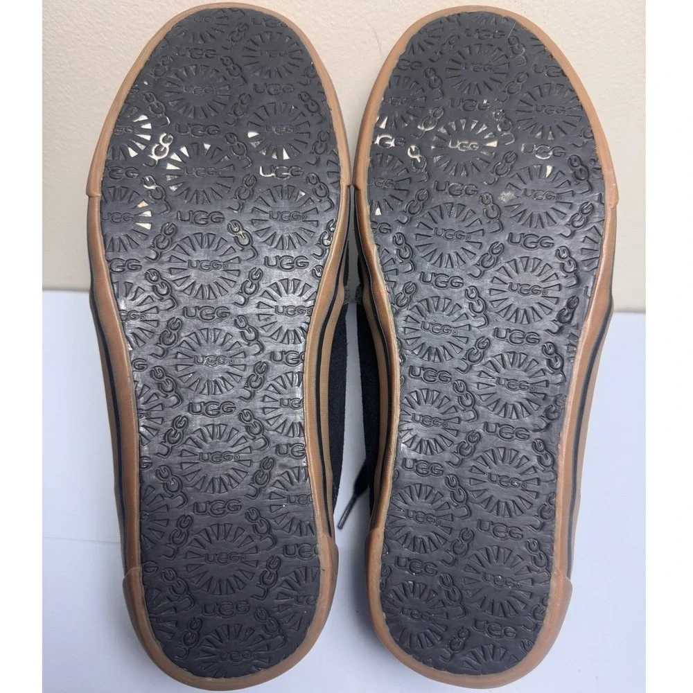 UGG Australia 3304 Black Suede Chukkas Gum Sole‎ Mens 6 Womens 8 Boots